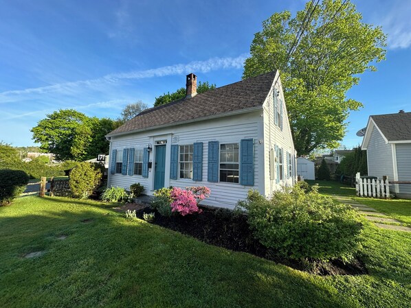 Exterior - Charming Historic House in Downtown Mystic (Mystic)