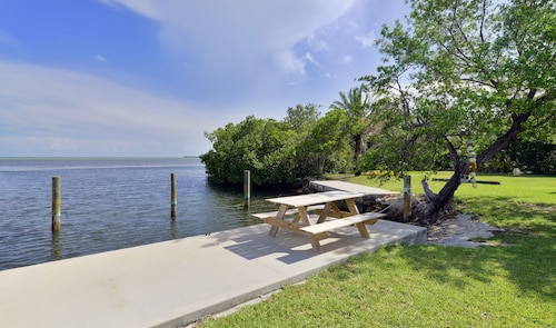 Cottage with Pool  and Boat Dockage just minutes to Key West!