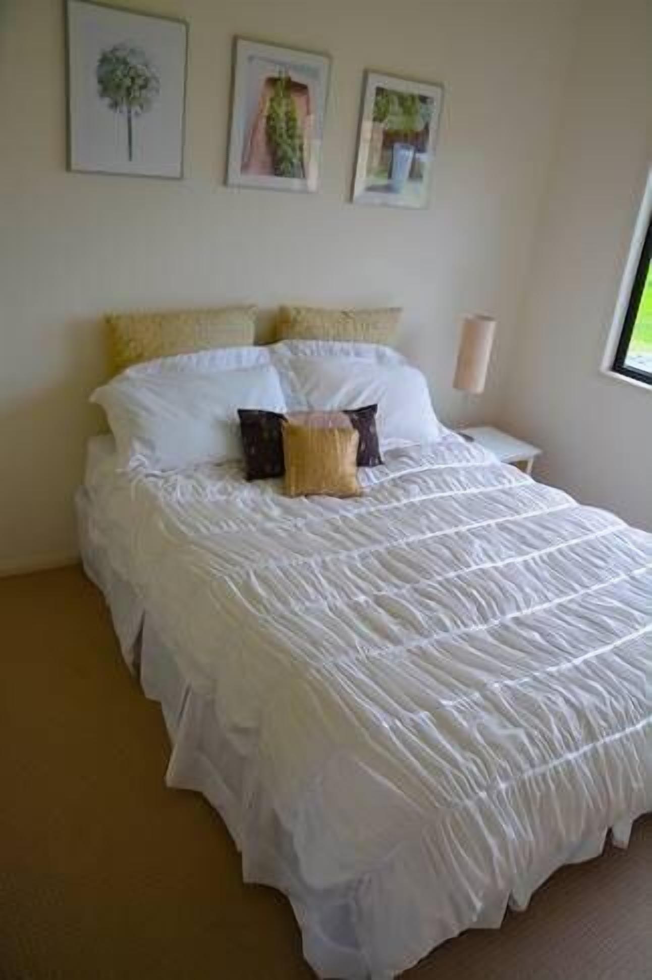 'THEME PARK CENTRAL WITH A TOUCH OF COUNTRY — image 12