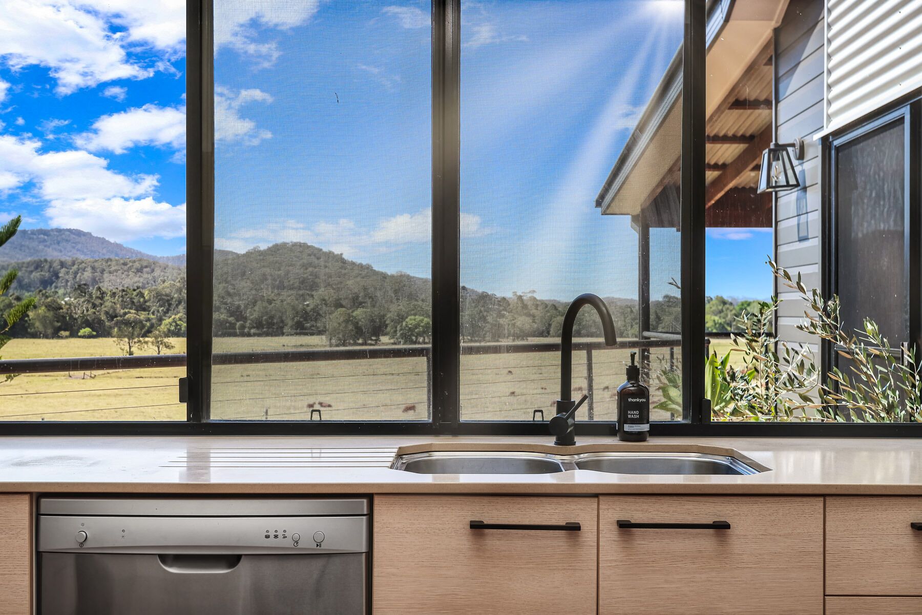 'THEME PARK CENTRAL WITH A TOUCH OF COUNTRY