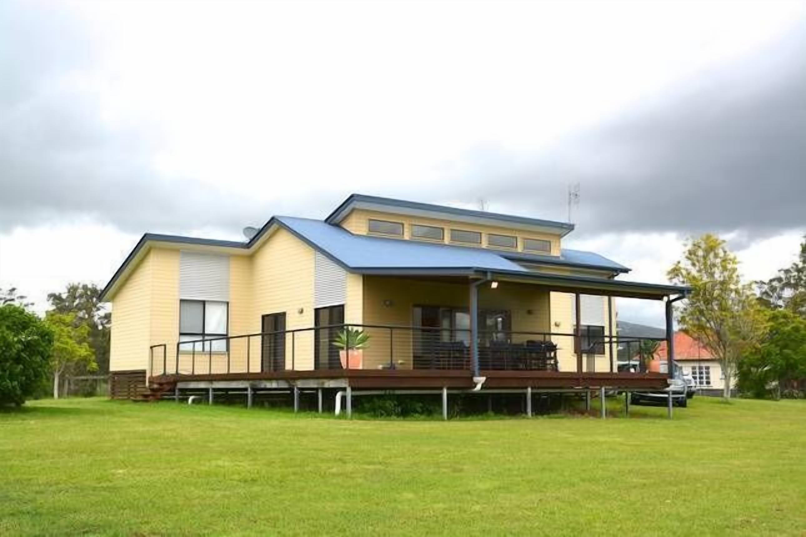 'THEME PARK CENTRAL WITH A TOUCH OF COUNTRY — image 18