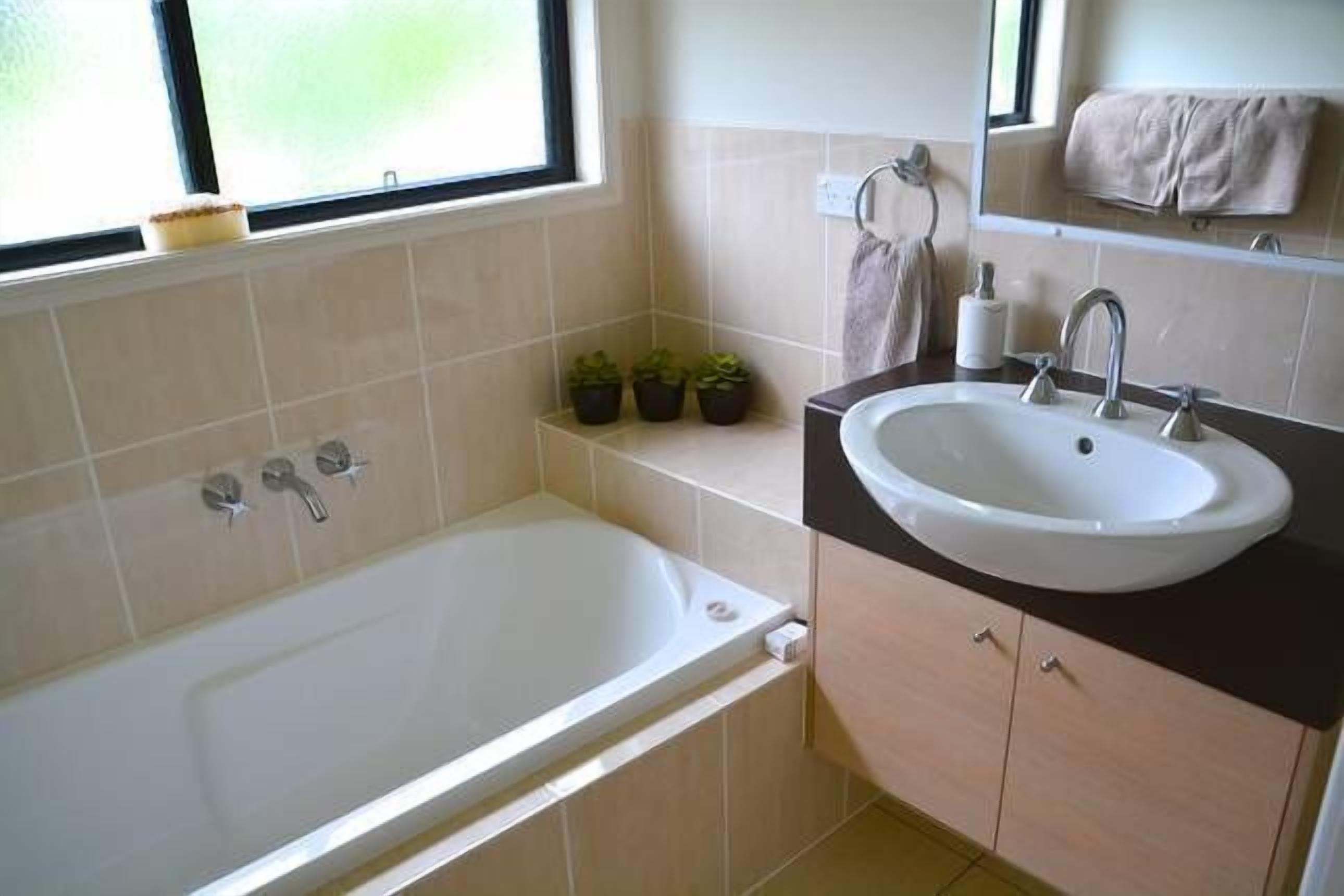 'THEME PARK CENTRAL WITH A TOUCH OF COUNTRY — image 14