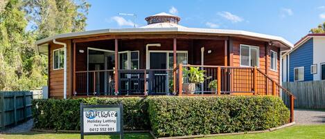 المنشأة من الخارج