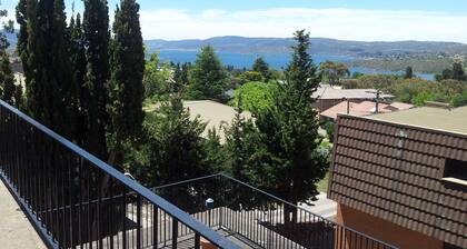Jindabyne apartment sleeps 8 with great lake views