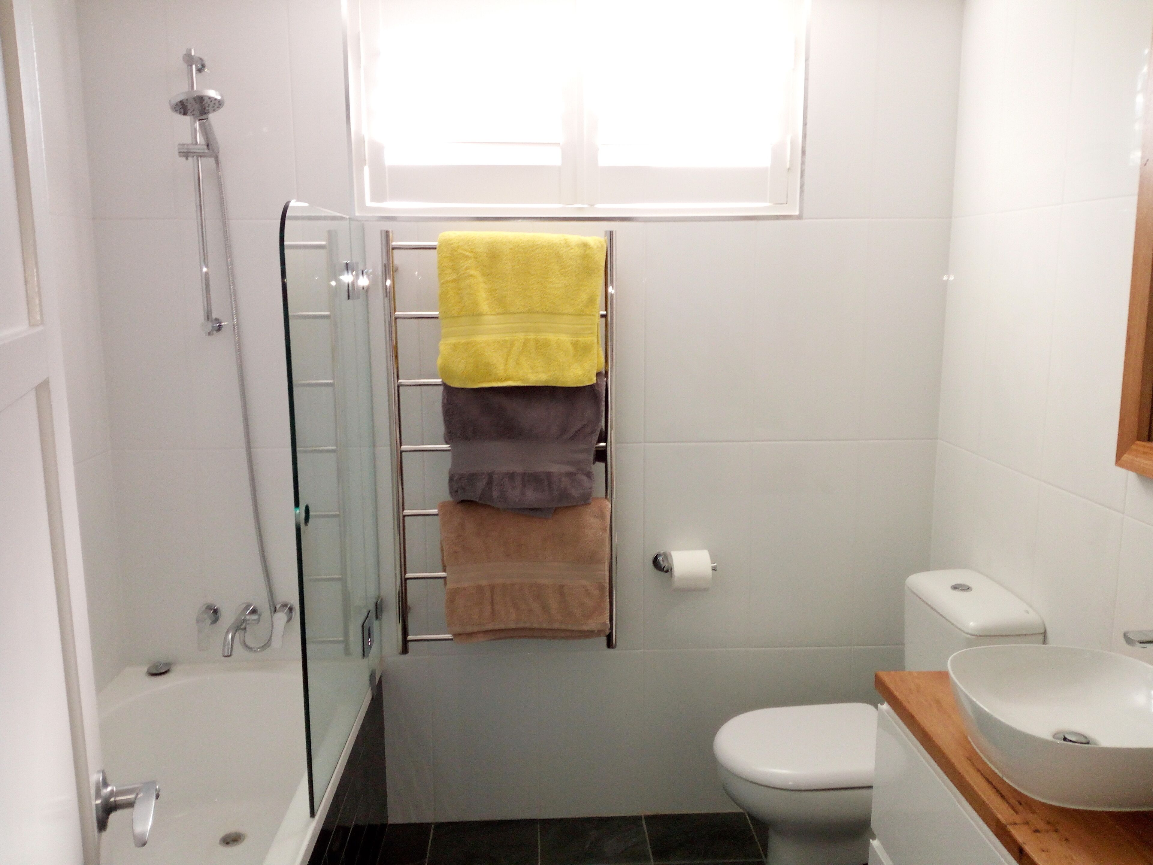 Jindabyne apartment sleeps 8 with great lake views — image 8