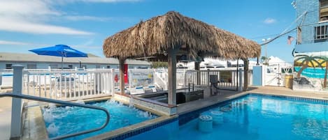 Bar en la piscina
