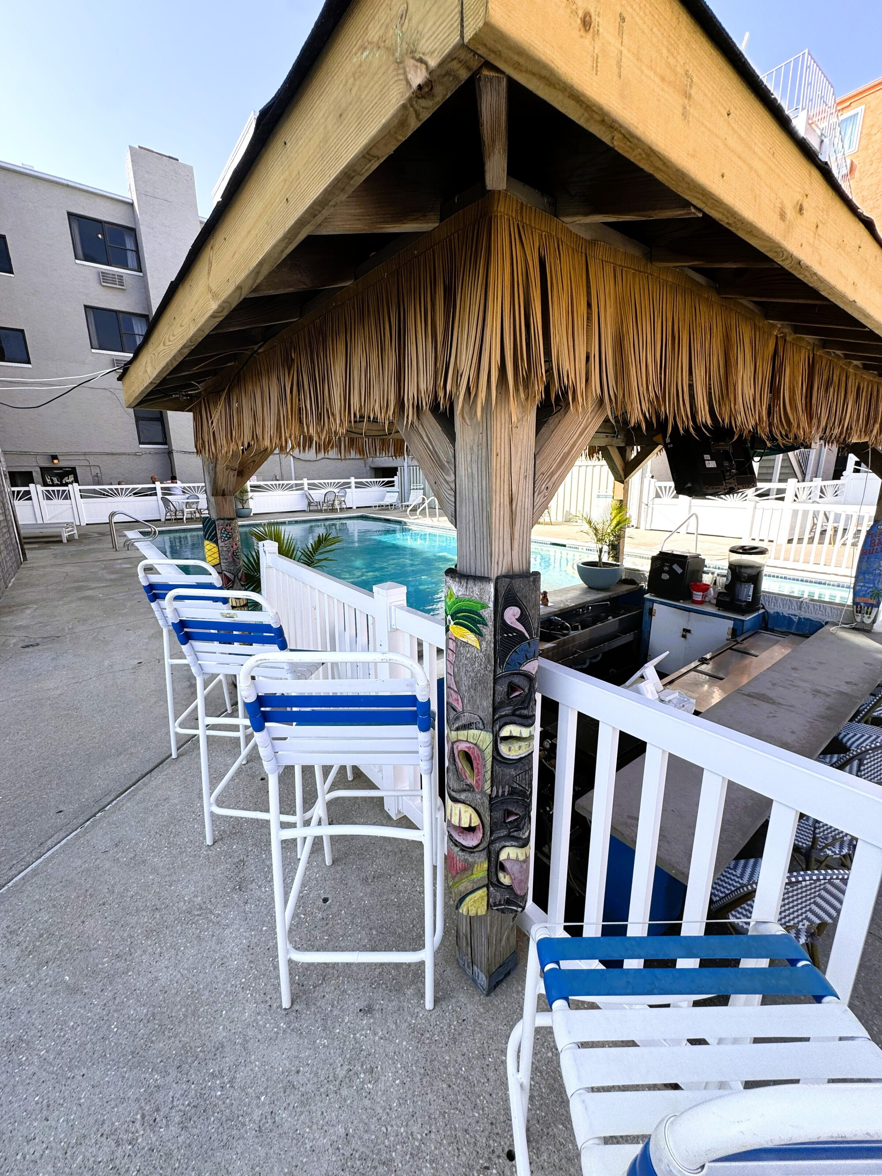 Bar au bord de la piscine