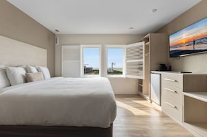 Deluxe Single Room, 1 King Bed, Non Smoking | Free WiFi, bed sheets