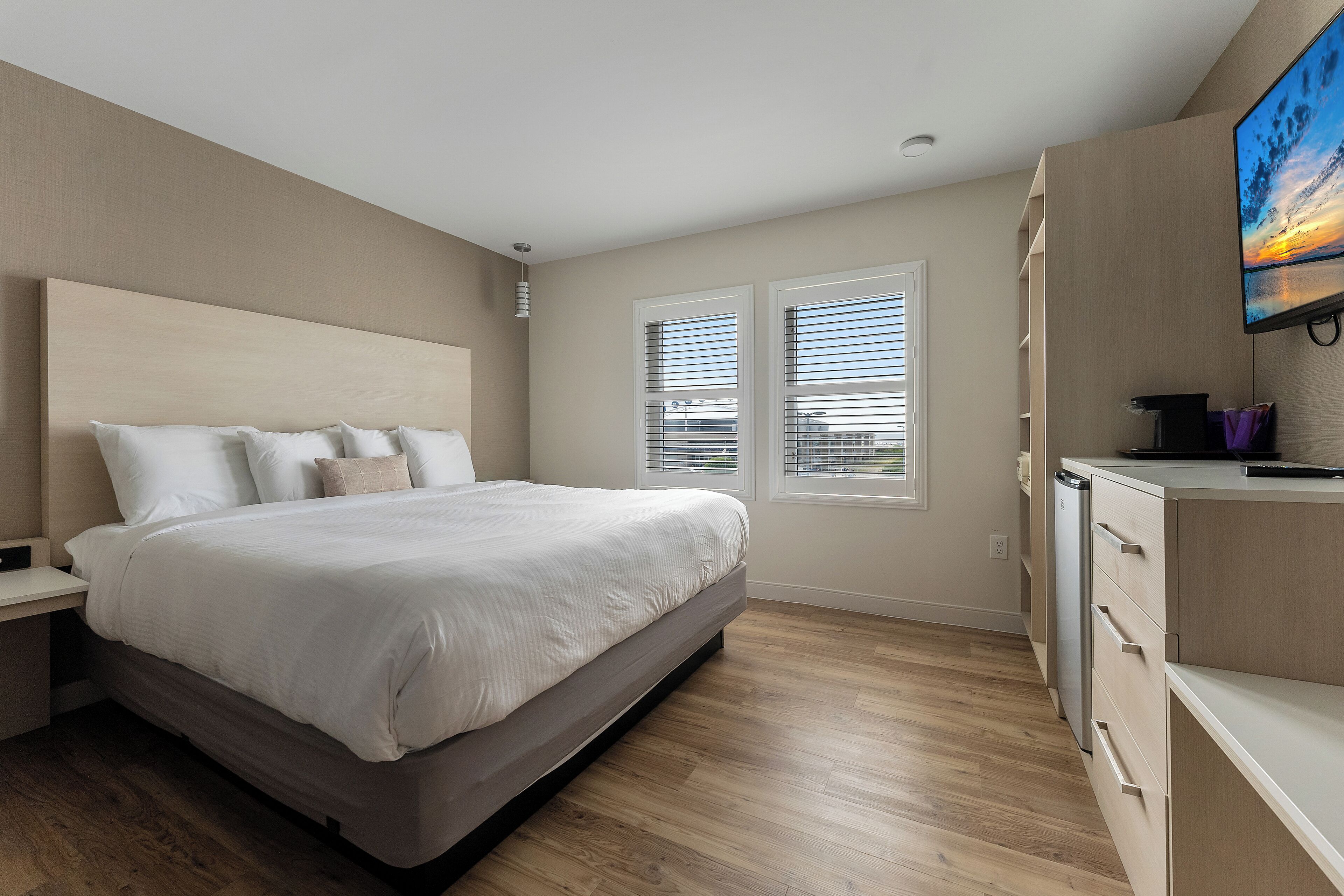 Photo - Oceanic Hotel & Barefoot Tiki Bar