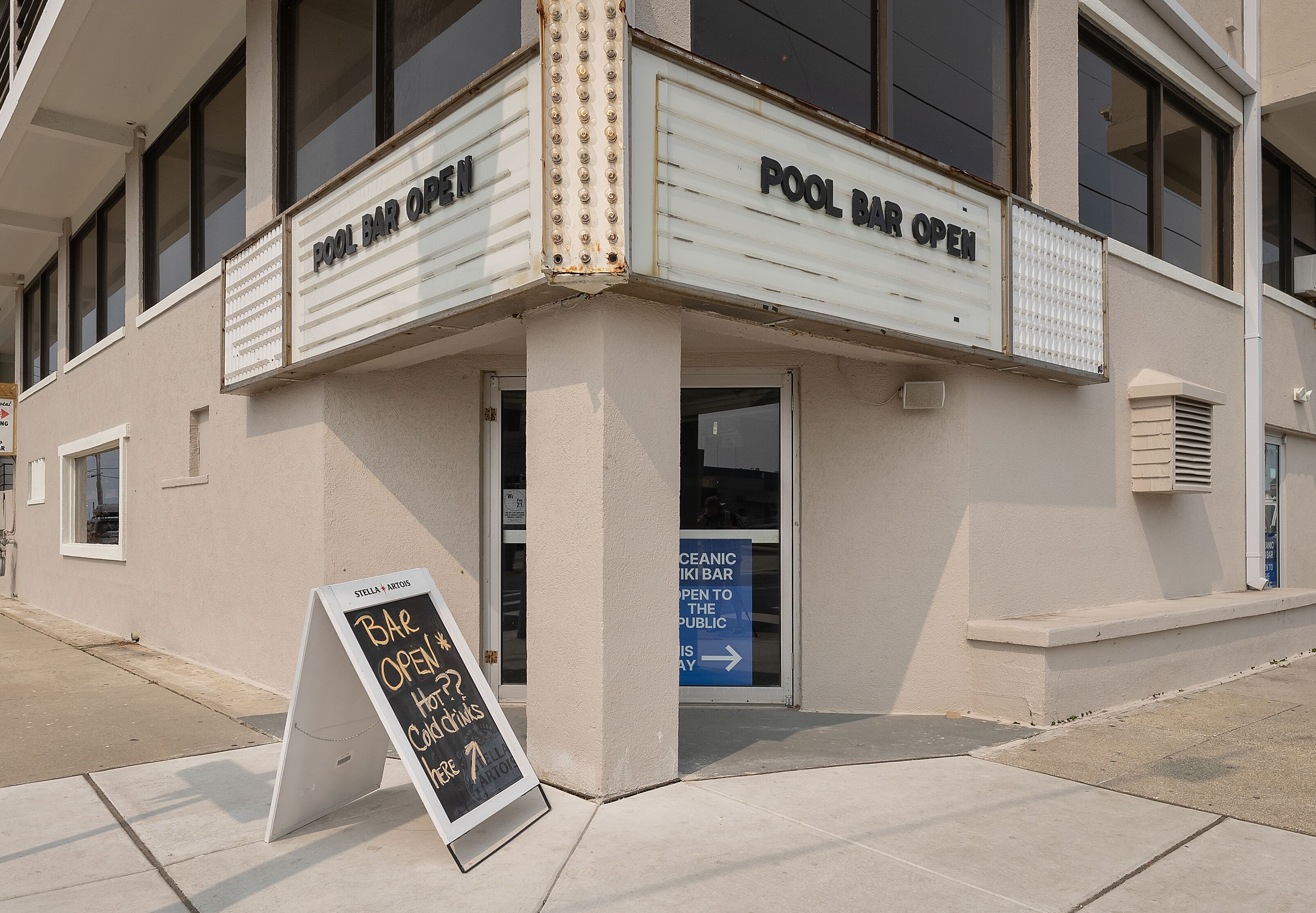 Photo - Oceanic Hotel & Barefoot Tiki Bar