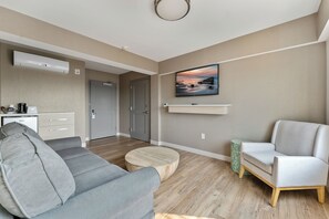 Deluxe-Zimmer, 1 Queen-Bett und Schlafsofa, Meerblick | Wohnbereich