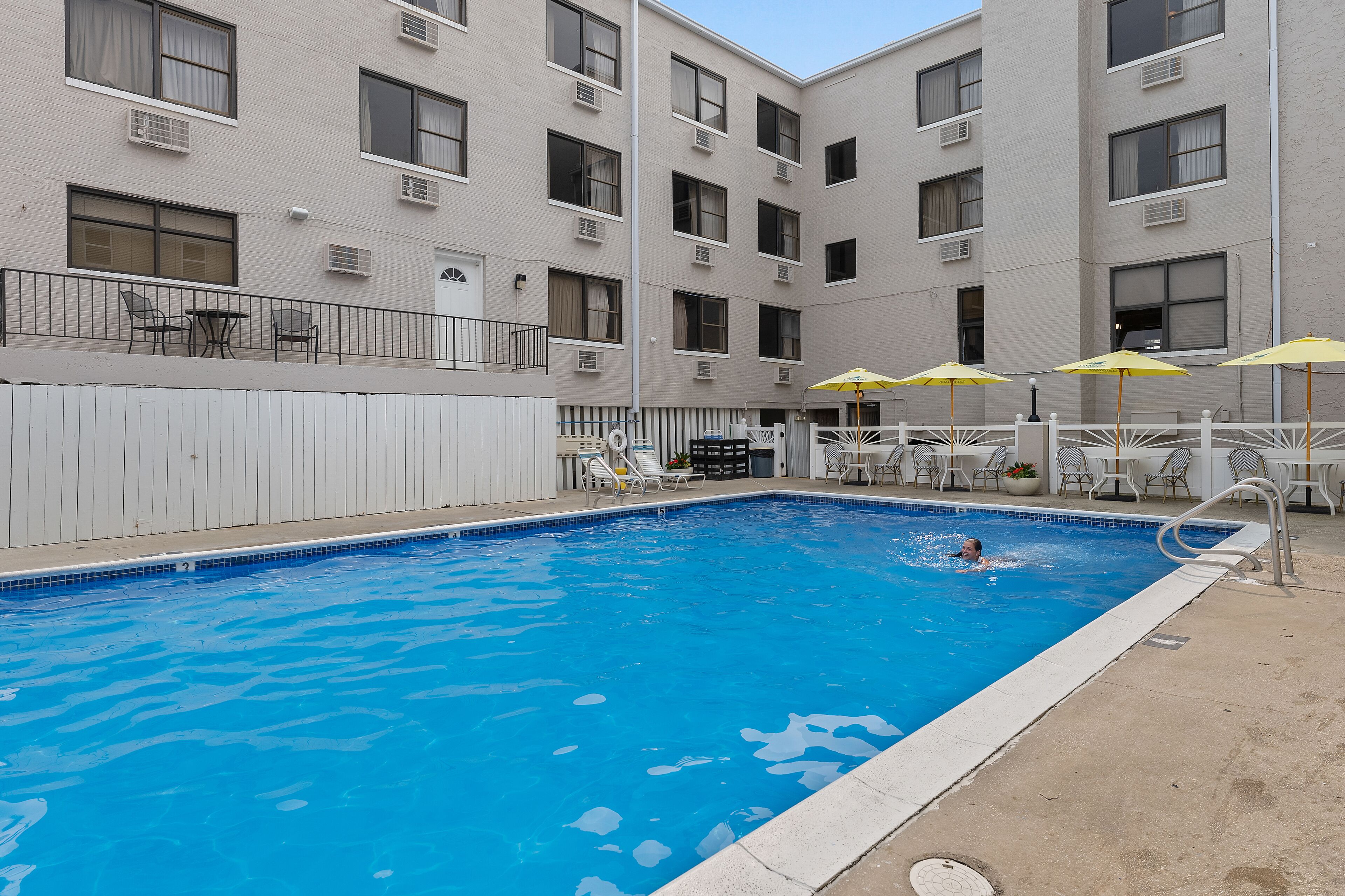 Photo - Oceanic Hotel & Barefoot Tiki Bar