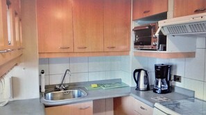 Oven, stovetop - DEPARTAMENTO 1 DORMITORIO FULL  MÀS FUTOS PARA VISITAS (Santiago)