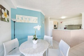 Dining - Seabreeze 4 on Lawson Street (Byron Shire)