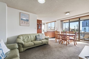 TV - Comfortable Apartment in the Popular Fountain Court Complex (Port Macquarie)