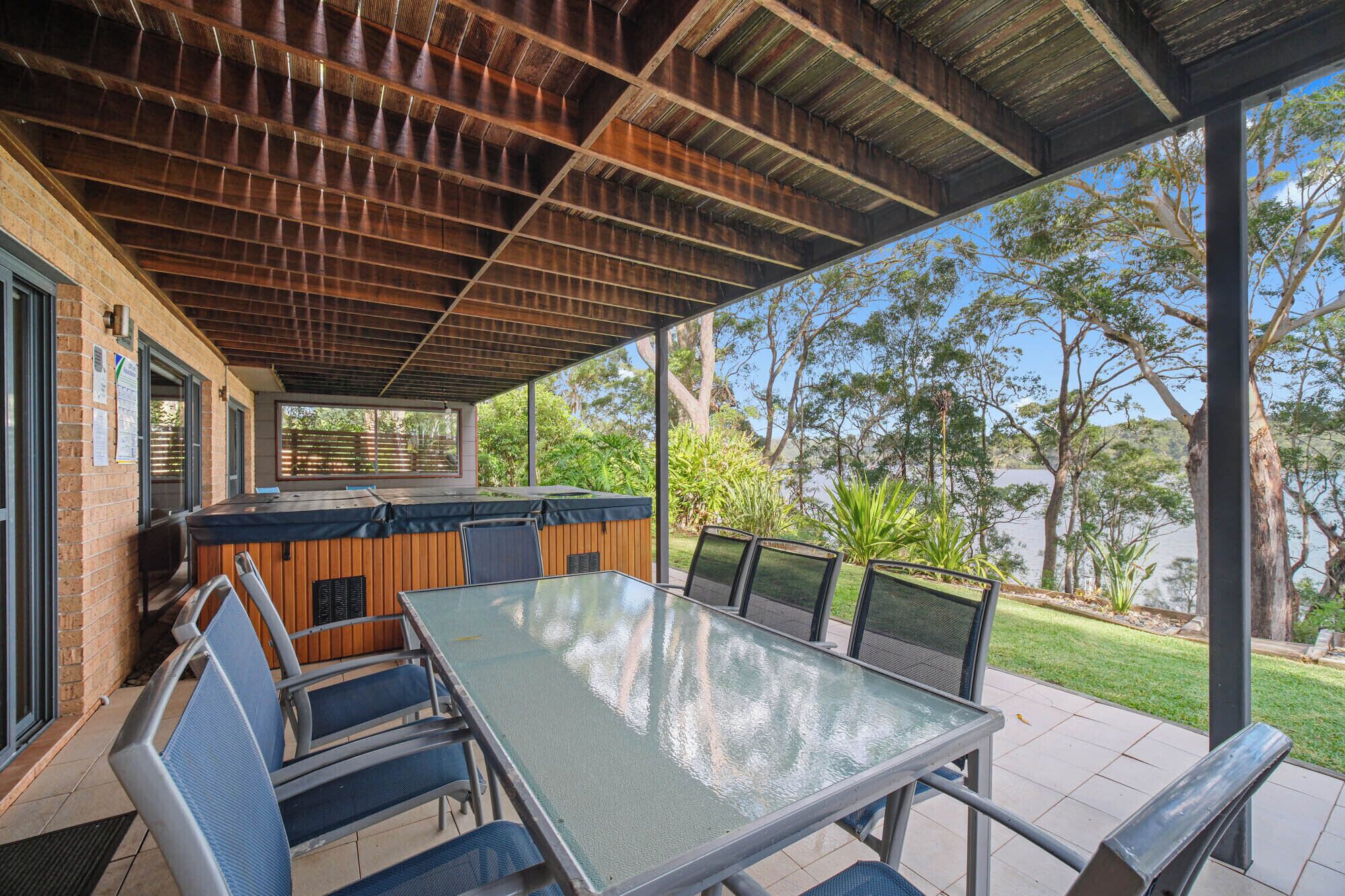 11-person endless spa, with lake front views 