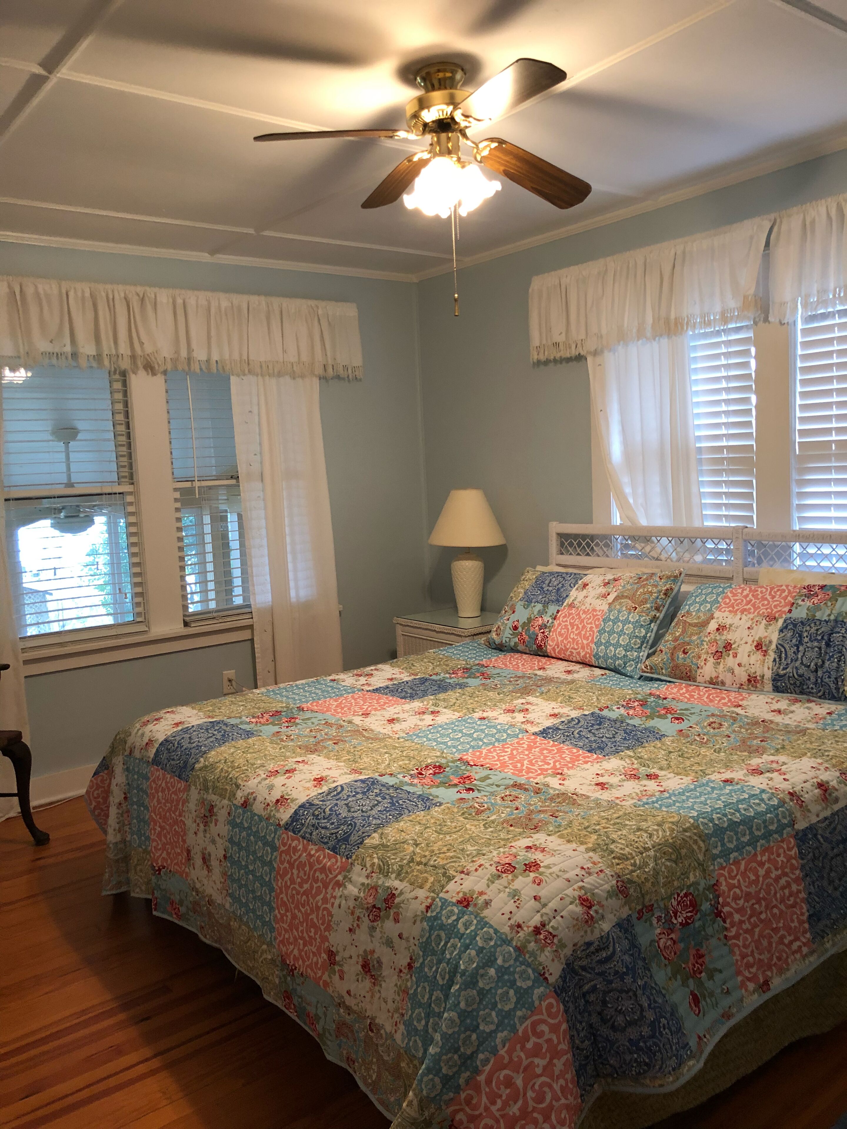 Lake living close to Gainesville, UF Health and University of Florida