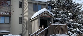 REDUCED RATES FOR MARCH! Ski In - Ski Out Condo in OberTal 'F' Building!