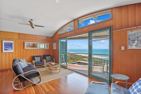 TV, DVD player. Panoramic views from this beautifully furnished unit set high on the hill.