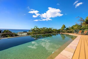 Pool - Panoramic views from this beautifully furnished unit set high on the hill. (Point Lookout)