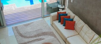 Bright modern home in family friendly community