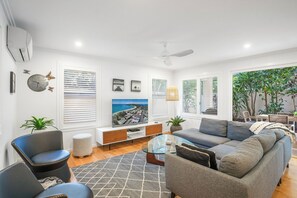 Smart TV - Seadrift 31 on Browning Street (Byron Shire)