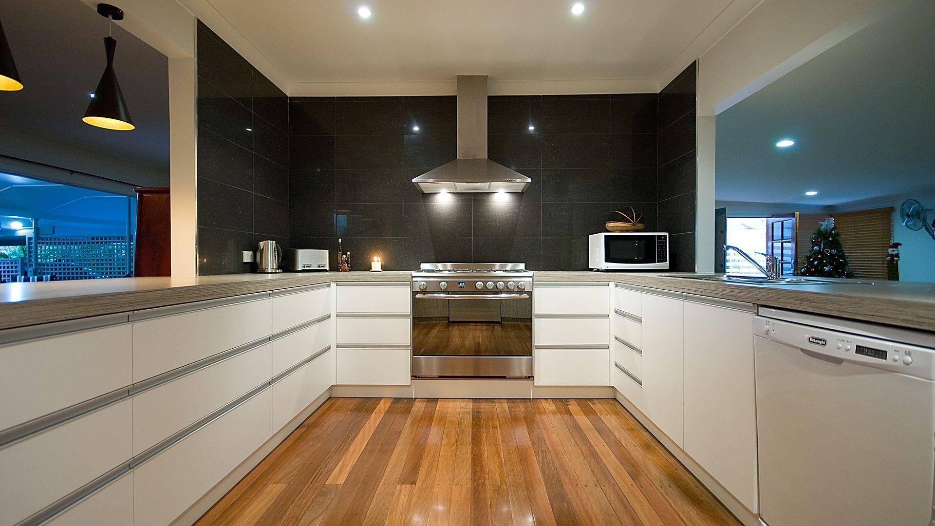 DON'T LEAVE ANYONE BEHIND! WE CAN ACCOMODATE 10!!