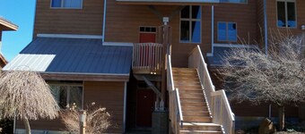 I'll Be Back Ski in/out condo