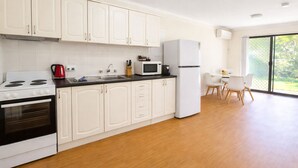 Coffee/tea maker, fridge, microwave, oven - West Beach Lagoon 202 - Quiet & Ground Floor! (Scarborough)