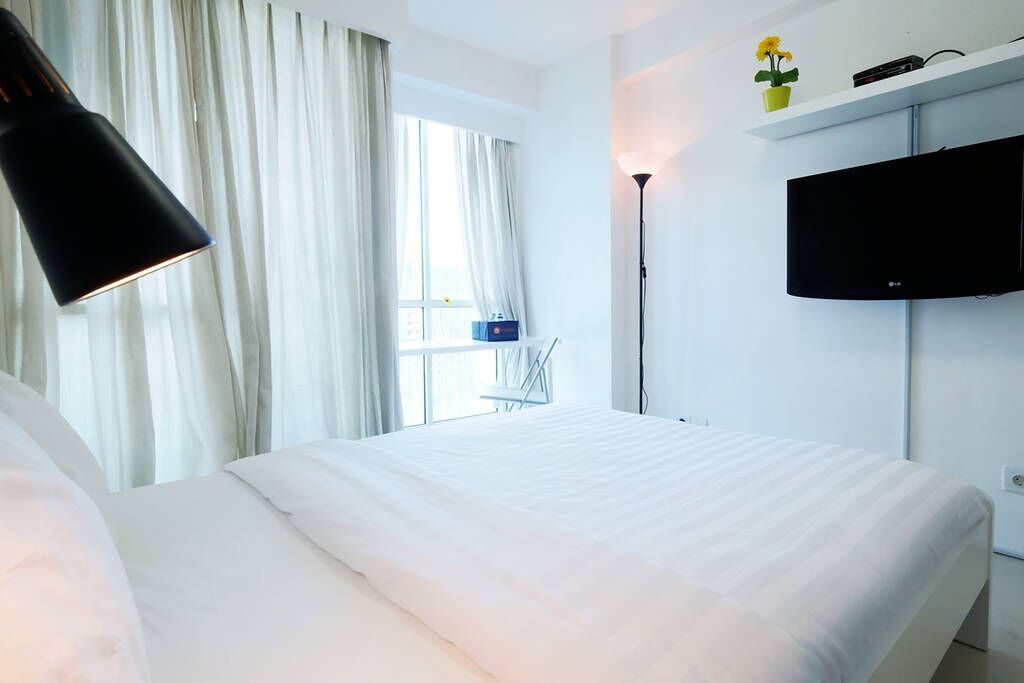 Cozy Modern Studio Room at Tifolia Apartmemt