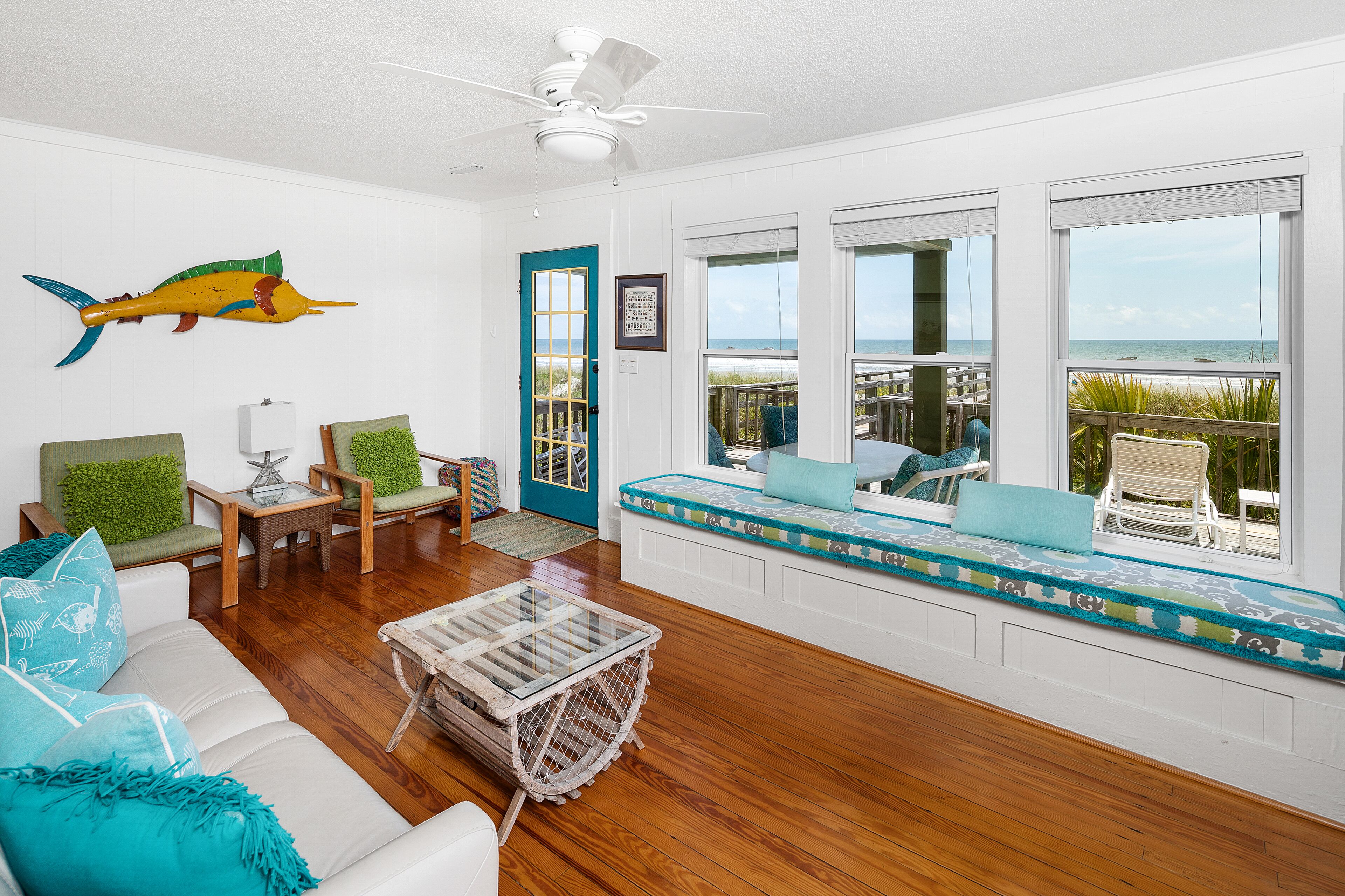 Télévision, cheminée, lecteur de DVD