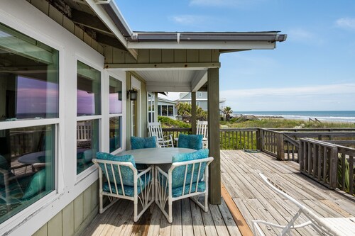 The Road Ends Here! Folly Beach/ 3 Bedroom/2 Full Baths/Sleeps 6/Pets Considered