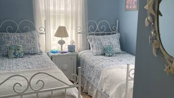 3 bedrooms, desk, iron/ironing board, travel crib
