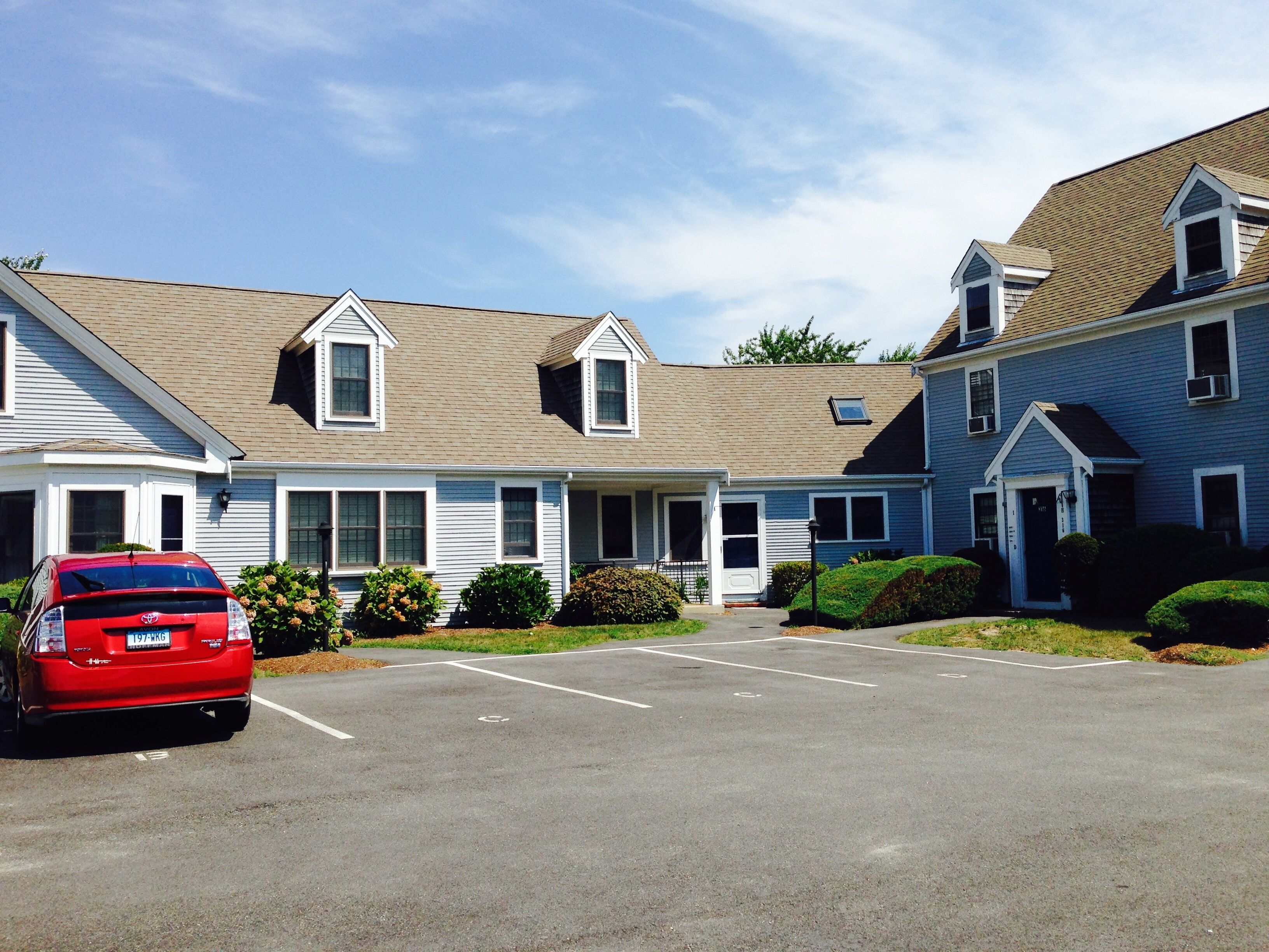 Perfect location in Hyannis!  Walk to beaches and downtown Hyannis