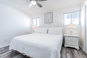 1 habitación, tabla de planchar con plancha, wifi gratis y ropa de cama