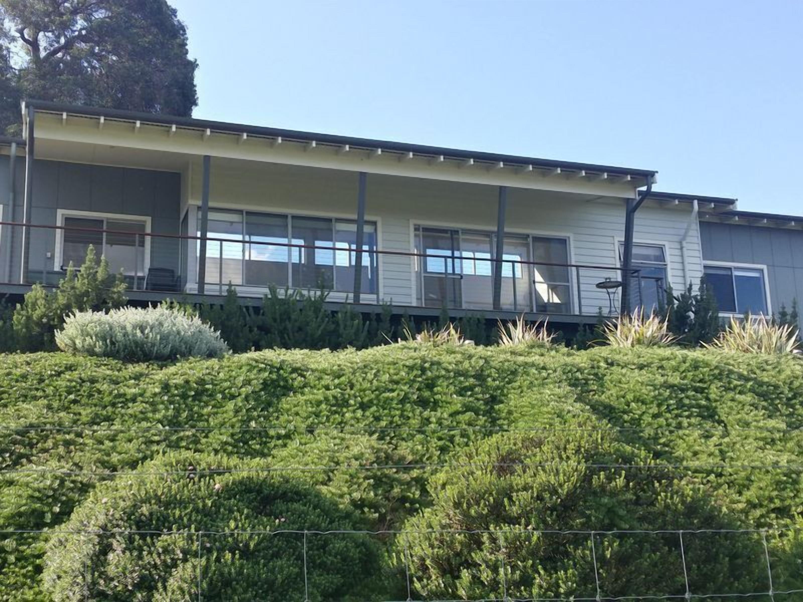 Views of Redwall Valley and close to beaches and wineries. — image 18