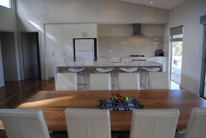 Dining - Views of Redwall Valley and close to beaches and wineries. (Yallingup)