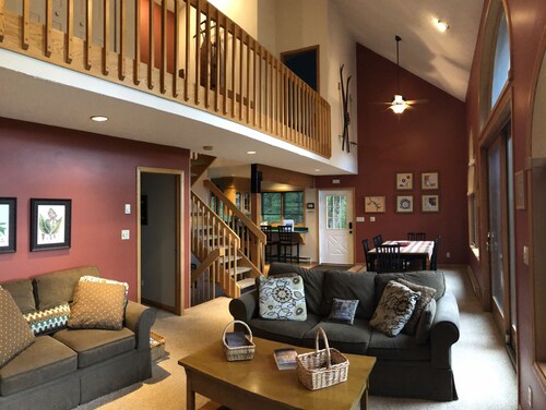 4BR/4BA~New Hot Tub~Pet Friendly~Minutes to Wisp~Private Bath for Each BR