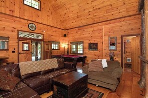 TV, fireplace, DVD player, books