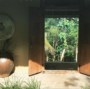 Exterior detail - Luxury 5 Bedroom Villa near Balian Beach (Tabanan)