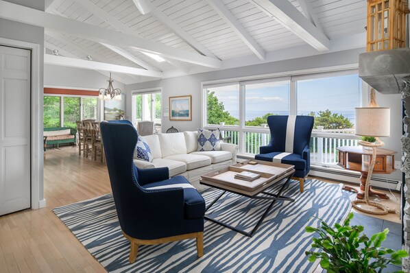 Smart TV, fireplace, books - Steps to Cliff House Resort, Minutes to Perkins Cove and Ogunquit.  (York)