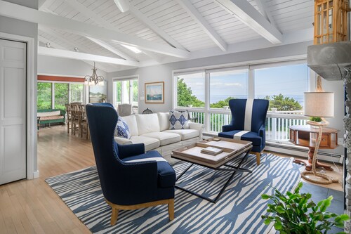 Steps to Cliff House Resort, Minutes to Perkins Cove and Ogunquit. 