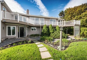 Exterior - Steps to Cliff House Resort, Minutes to Perkins Cove and Ogunquit.  (York)