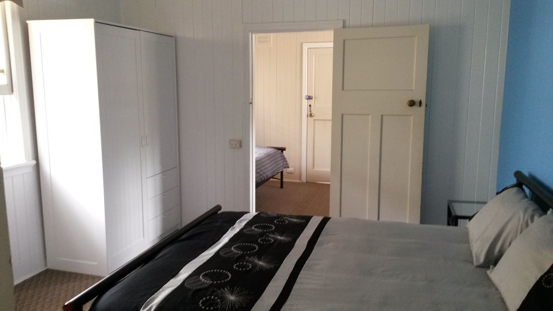 Somerset Dam Accommodation - The Lock Up