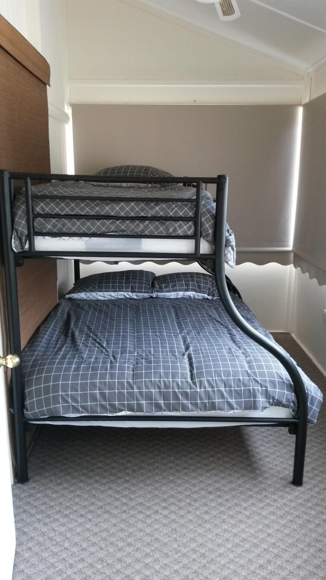 Somerset Dam Accommodation - The Lock Up