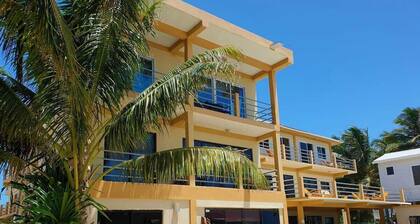 Condo am Strand auf Caye Caulker - wenige Schritte vom Strand entfernt und verfügt über einen Pool