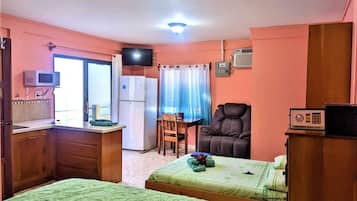 1 bedroom, in-room safe, free WiFi, bed sheets