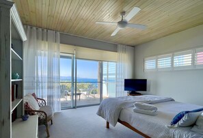 3 bedrooms, desk, iron/ironing board, travel cot - 'South Pacific' Luxury Ocean Front Getaway (Culburra Beach)
