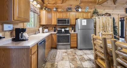 Ozark Preserve_Premium Log Cabin_HotTub_Firepit_Car Charger_Free Tickets_Near Thunder Ridge