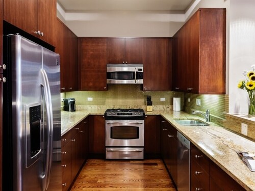 The Inn at Wrigleyville, Beautiful New 4 Bedroom Sleeps 9